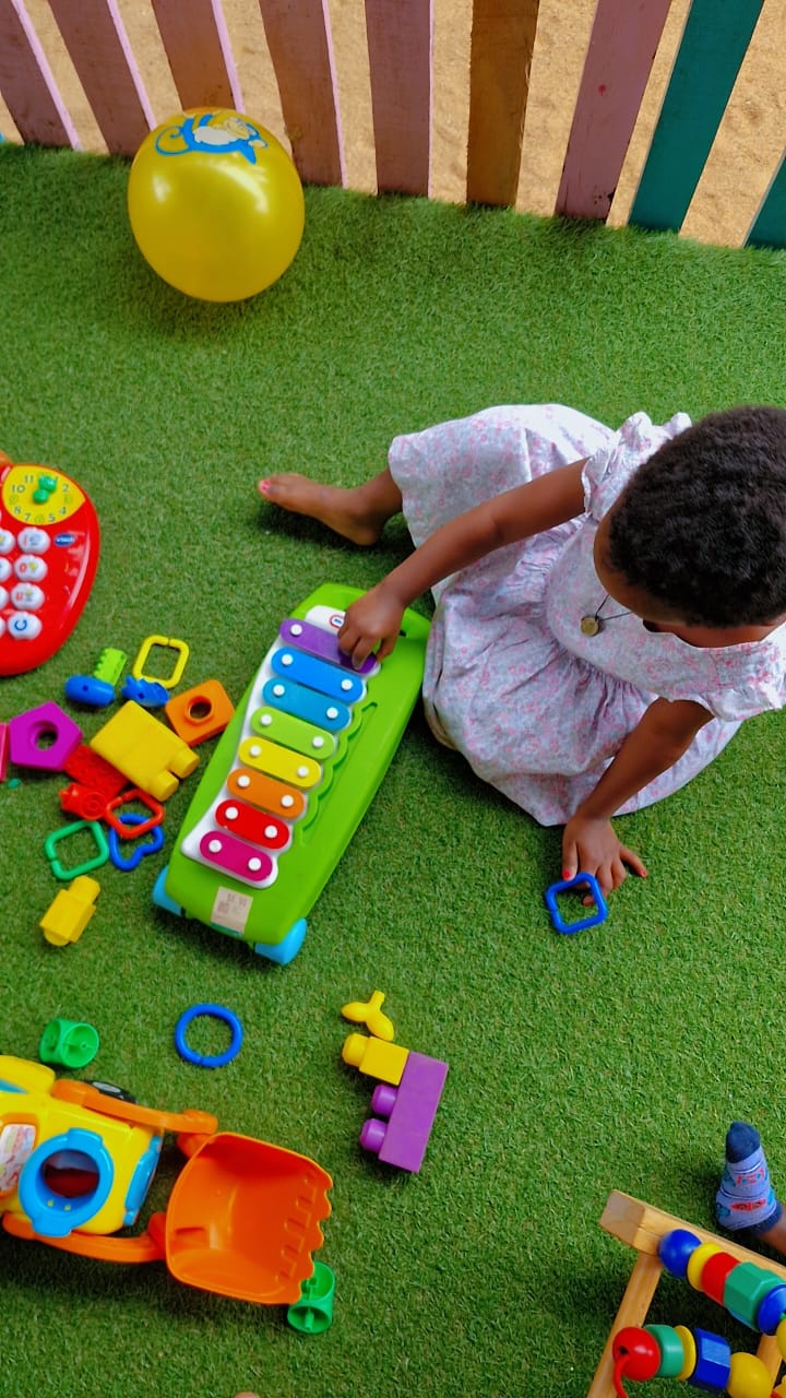 Salle de classe de prématernelle, apprentissage en anglais